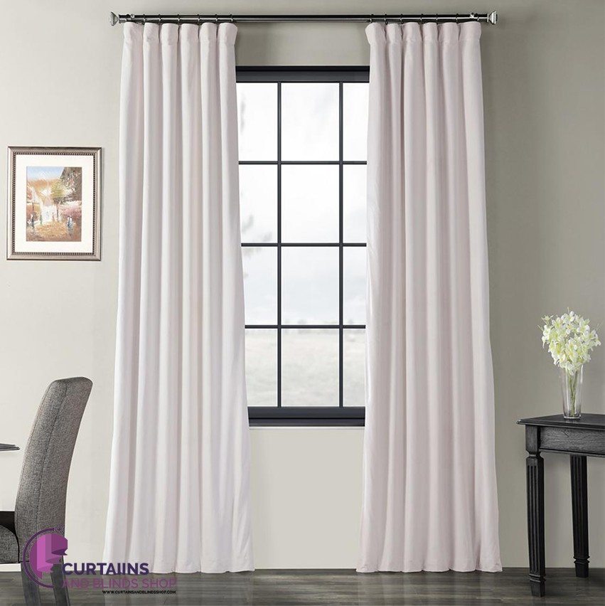 ستائر طويلة جدًا لغرفة المعيشة